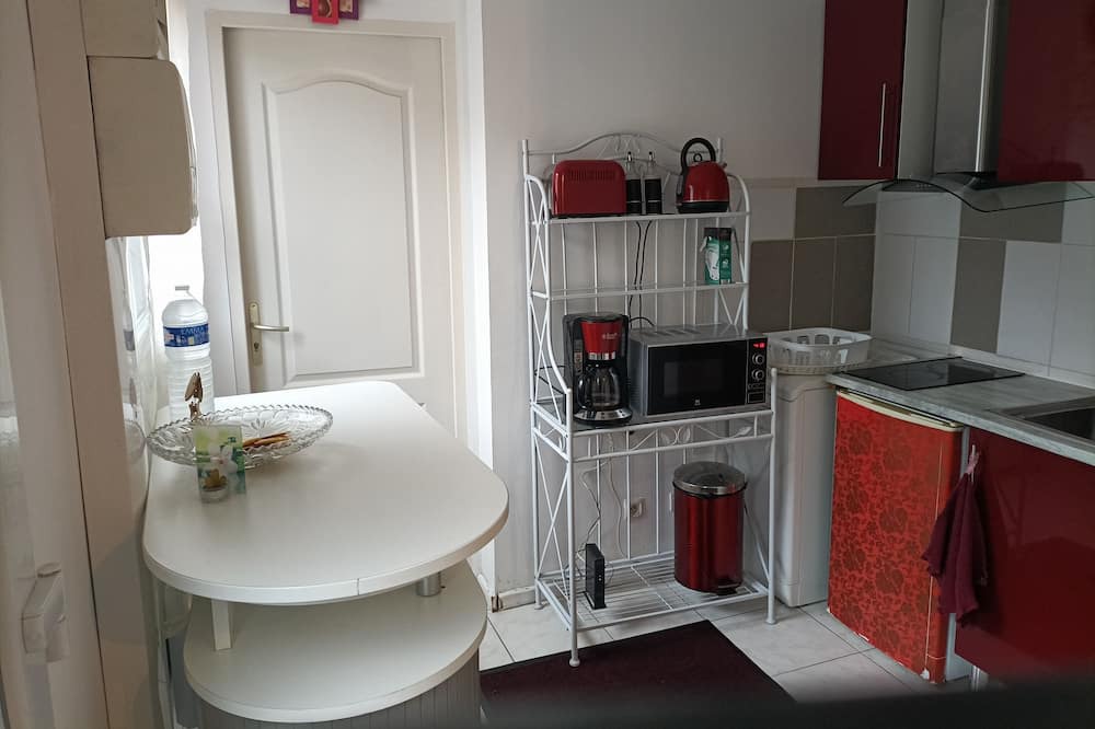 Franqueville-Saint-Pierre Apartment | Maisonnette 10 mn de Rouen, Proche de Toutes Commodités