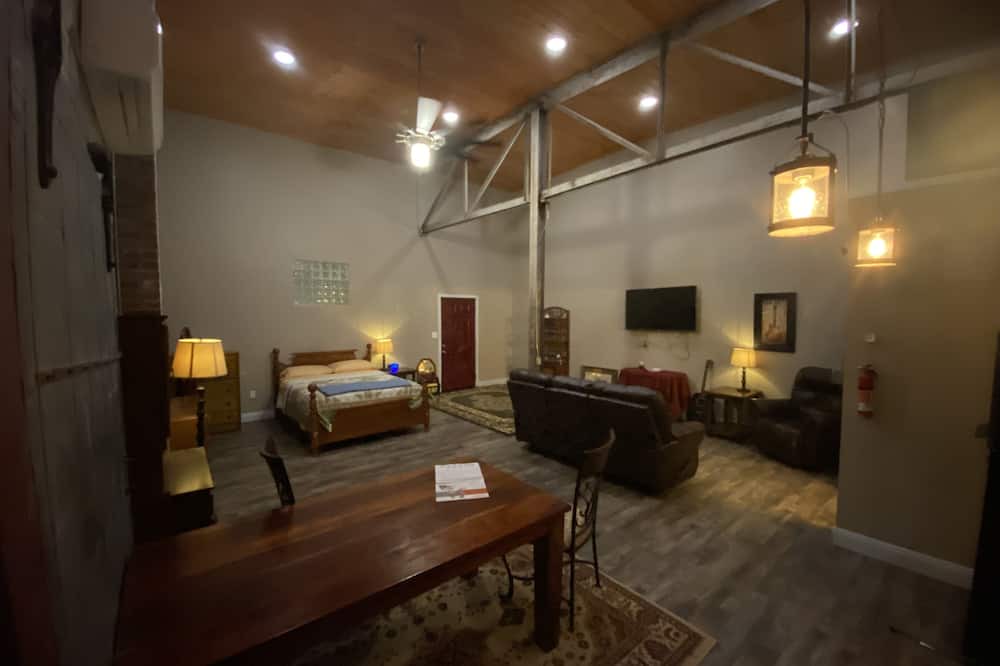 McComb Apartment | Executive/Corporate Short Term 1950’s Art Deco Classic