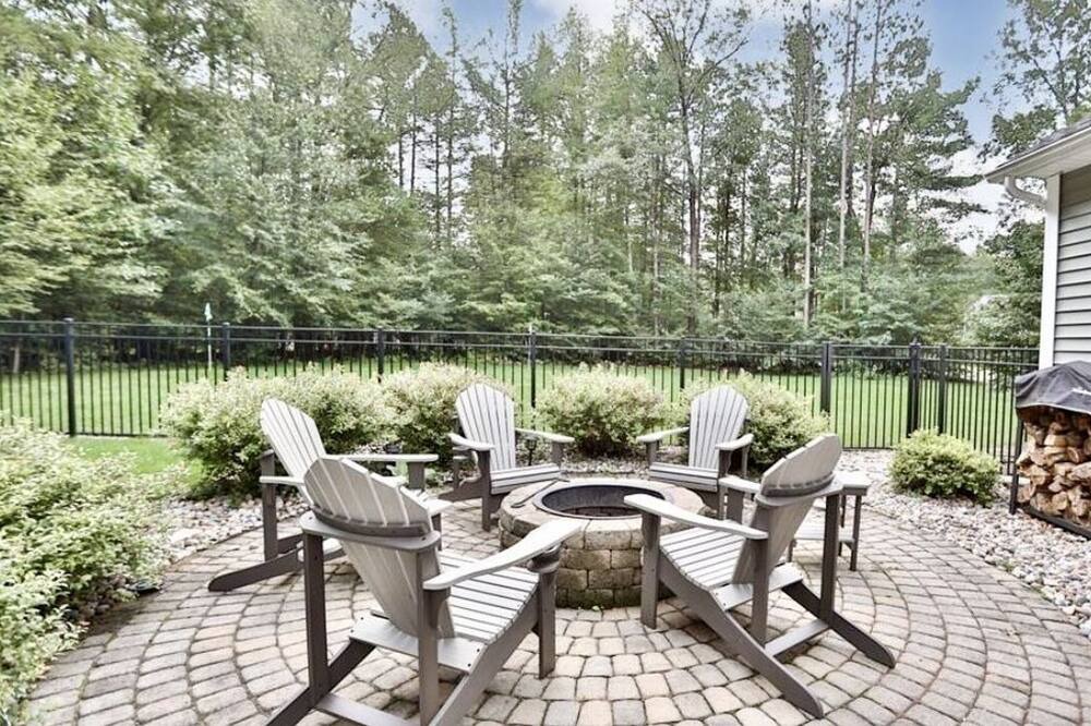 Rotterdam Junction House | Country colonial with firepit, bar area only minutes to Saratoga Springs