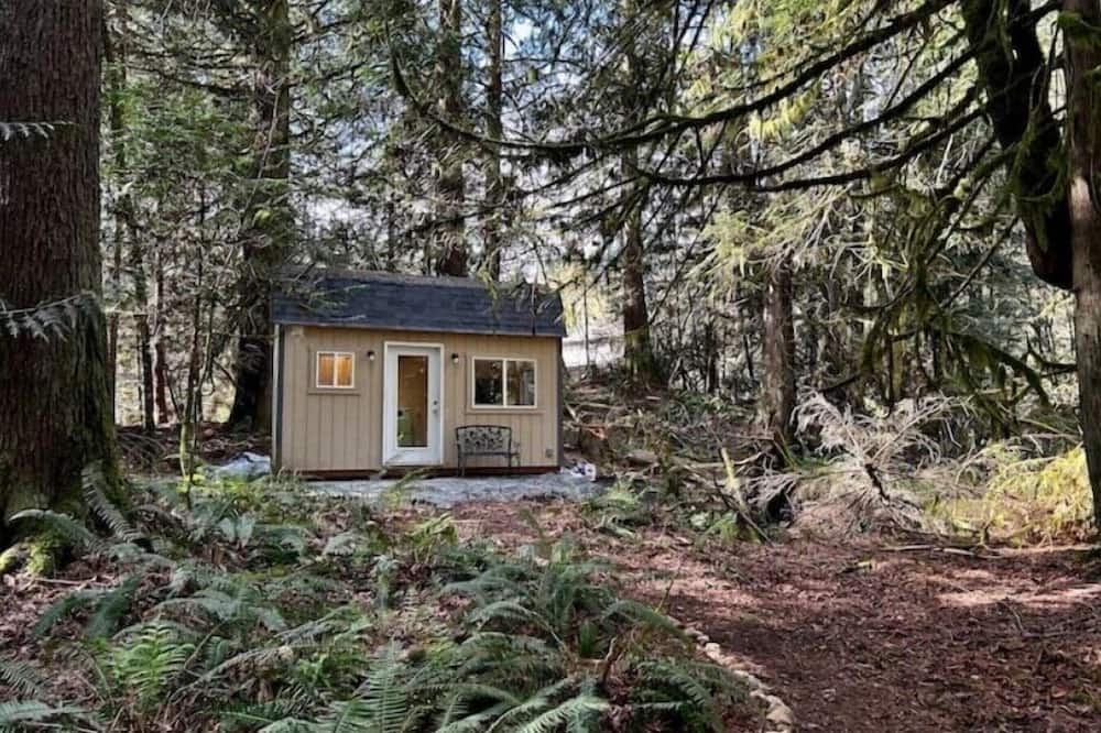 Snohomish Cabin | Tiny Hideaway Cabin