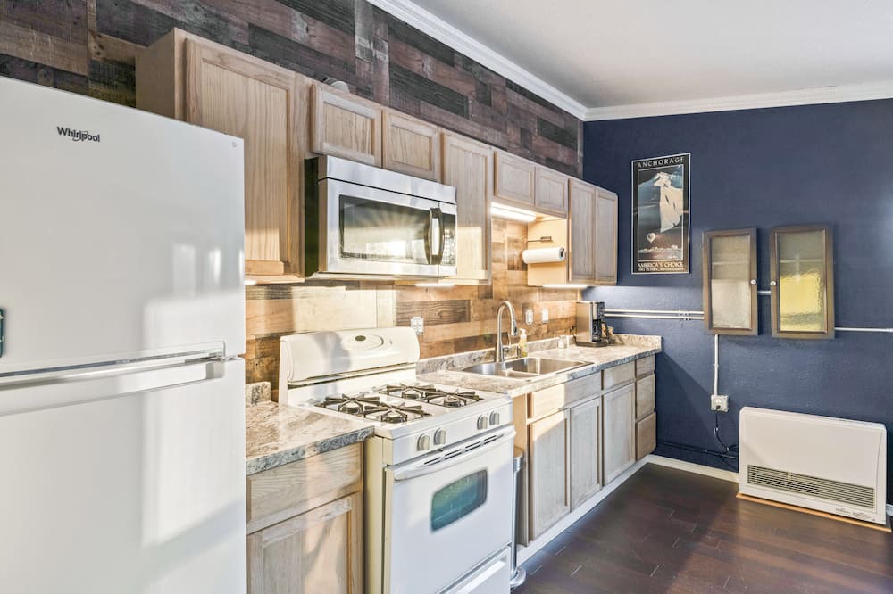 Palmer Apartment | Lazy Mountain Views!