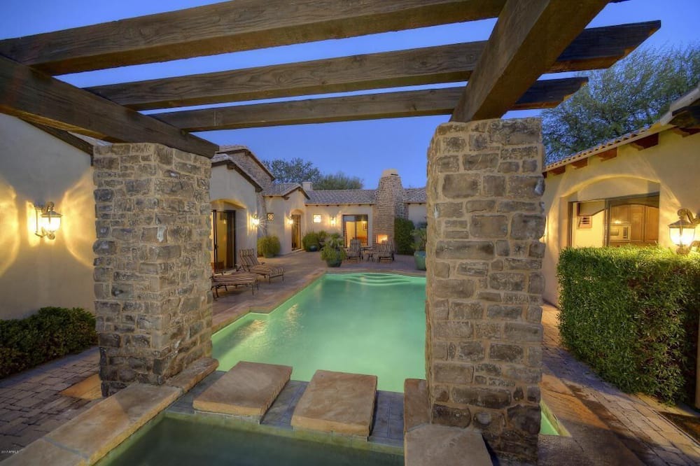 Gold Canyon Villa | Spanish style Golf Course Villa - Outdoor pools & living space