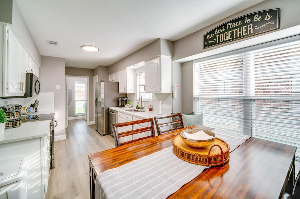 Northeast Carrollton House | Cozy Carrollton Cottage w/ Fire Pit & Gas Grill!