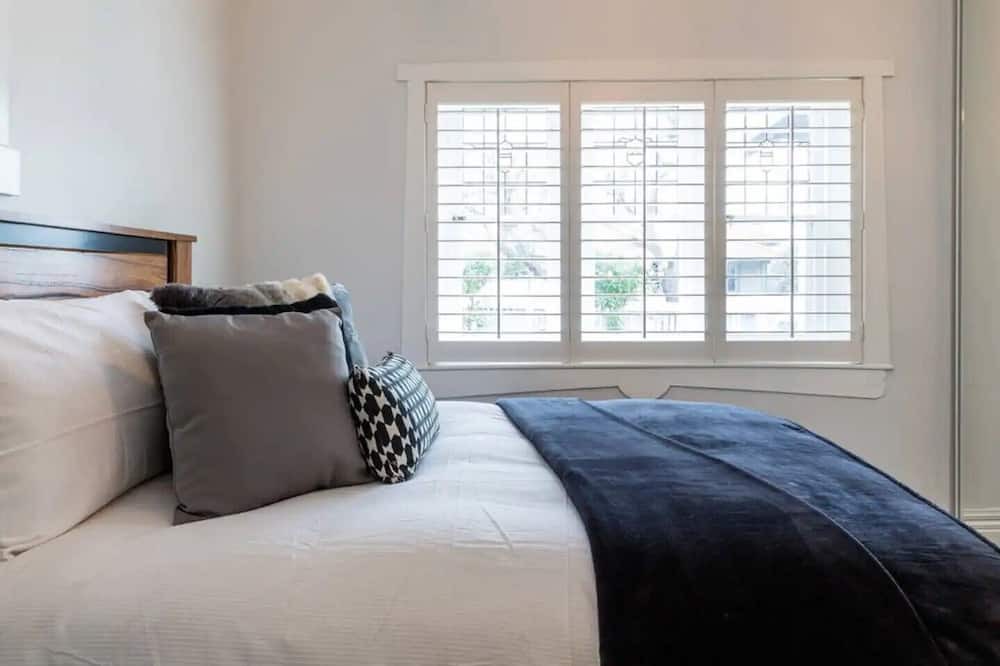 Yarraville House | Victorian Beauty 15 Minutes to heart of Melbourne City