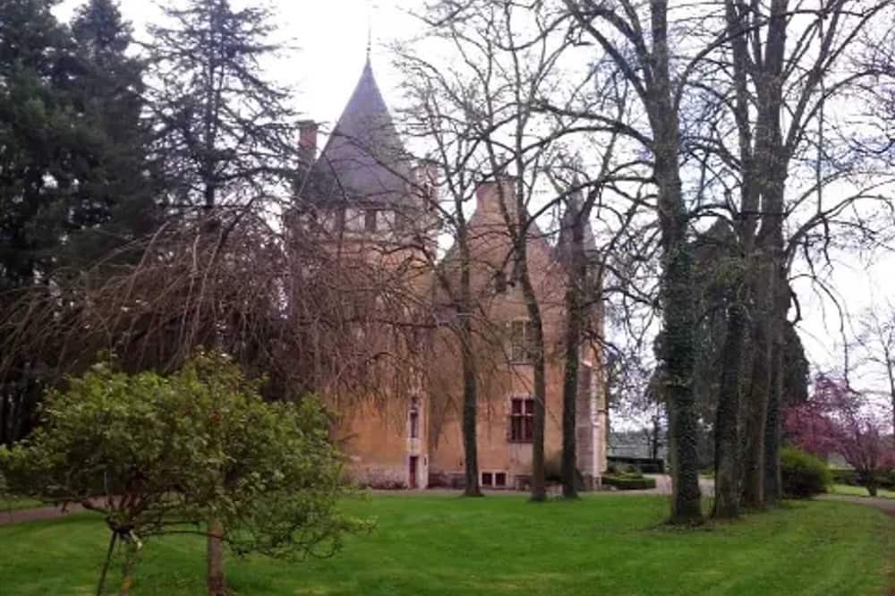 Thoisy-la-Berchere House | Homerez - House for 4 ppl. with garden and terrace at Thoisy-la-Berchère