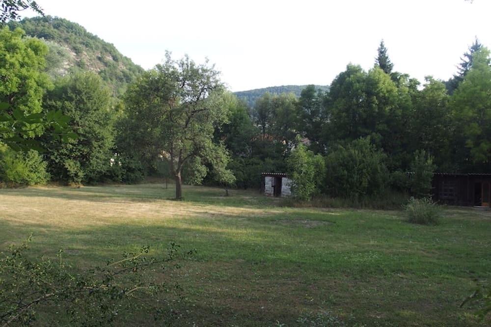 Montjay House | Holiday Home 'Gite Aoura - Baronnies Provençales' with Mountain View, Private Terrace and Wi-Fi