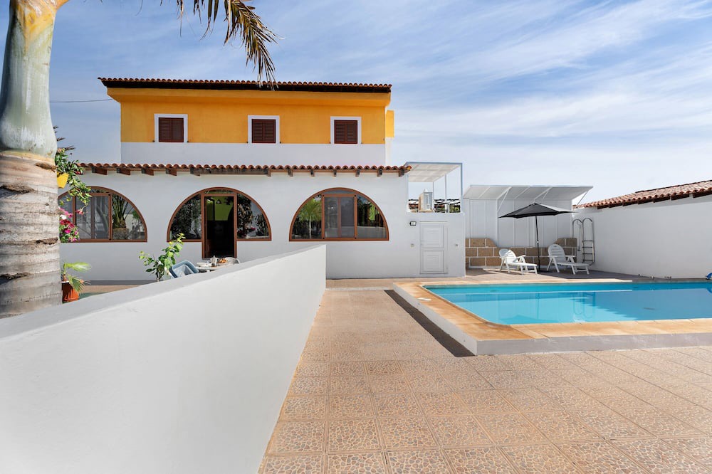 Granadilla de Abona Ski Chalet | 'Villa Duke' with Mountain View, Private Pool and Wi-Fi