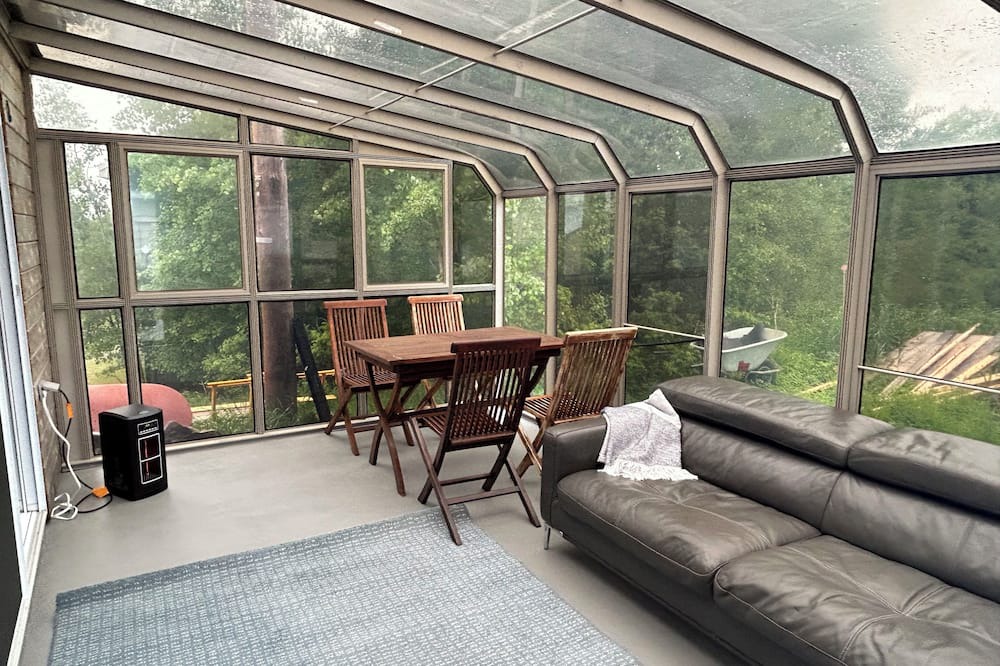 Grandes-Bergeronnes Apartment | The Pilot's Cabin in the center of Les Bergeronnes, The Pilot's Cabin