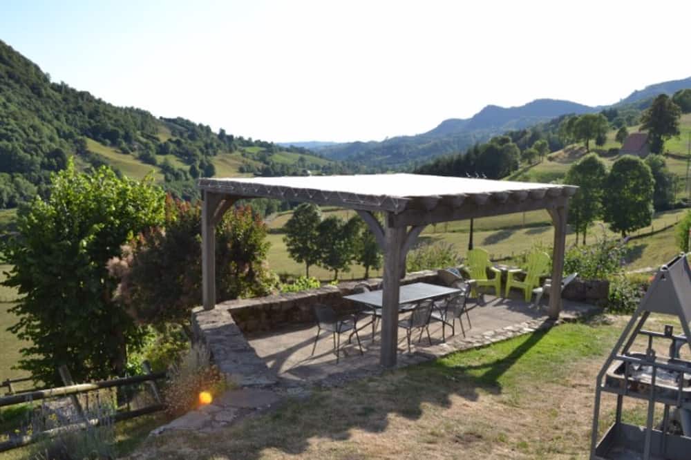 Mandailles-Saint-Julien Cottage | Gite Mandailles-Saint-Julien, 2 bedrooms, 4 persons