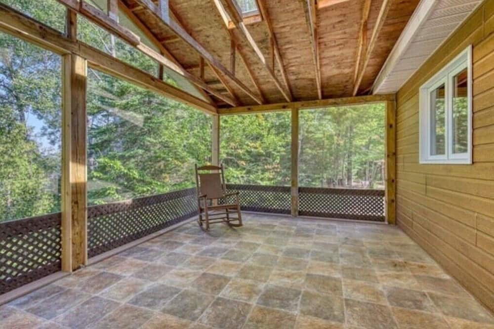 Alleyn-et-Cawood House | Lakeside family getaway, 1 hr from Ottawa-Gatineau