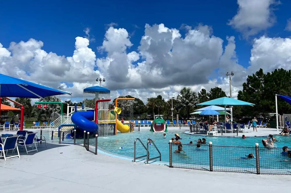Largo Hotel | 2BR Home near Clearwater Beach with Free Parking, Wi-Fi & Firepit