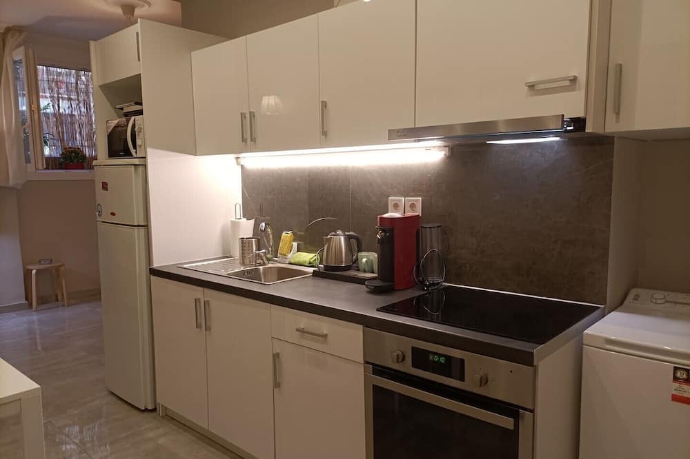 Ampelokipoi Apartment | Traveler's Nest