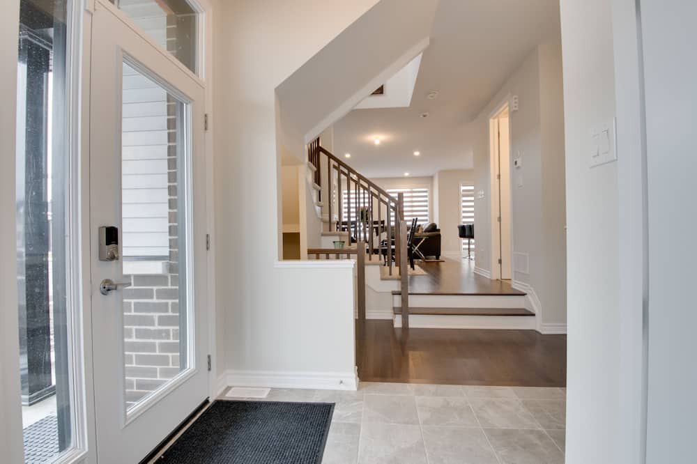 Ottawa Division House | Peaceful House at Barrhaven Ottawa