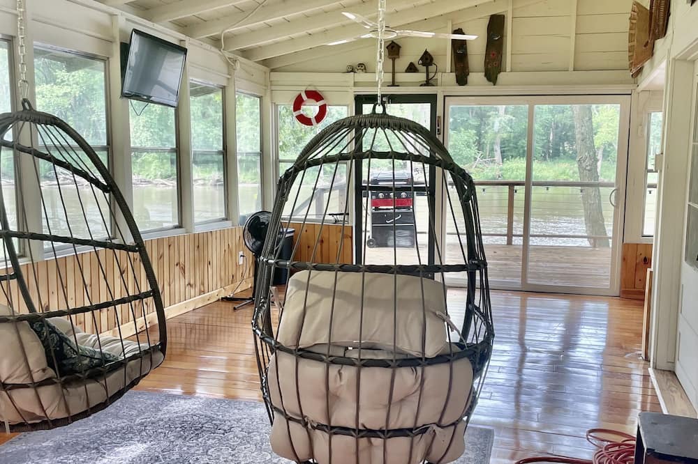 Janesville Cabin | Cozy cabin on the river!! Pet friendly!