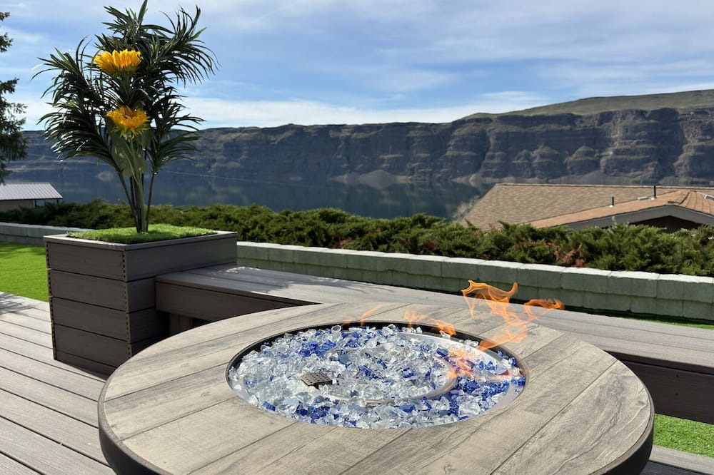 Sunland Estates Cabin | Cabin on the Cliff Near Gorge Amphitheater