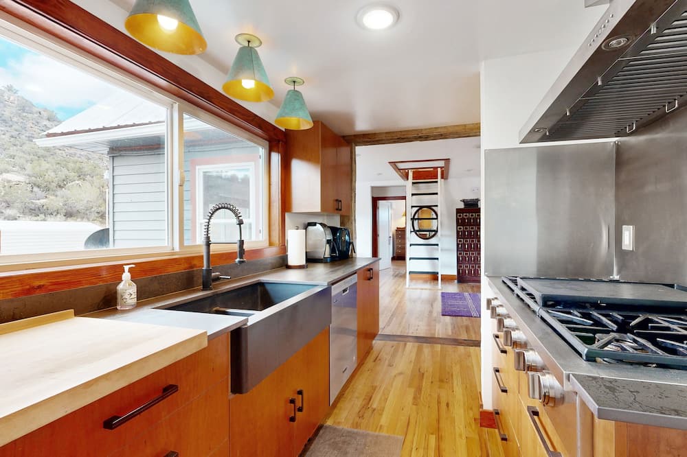 Naturita House | 2-story duplex with mtn views, deck, grill, W/D, & AC