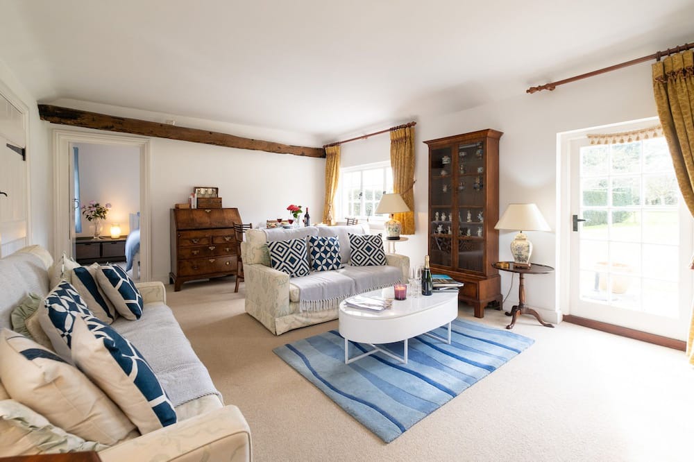 Ingatestone Cottage | Spilfeathers Cottage - sleeps 3 guests in 2 bedrooms