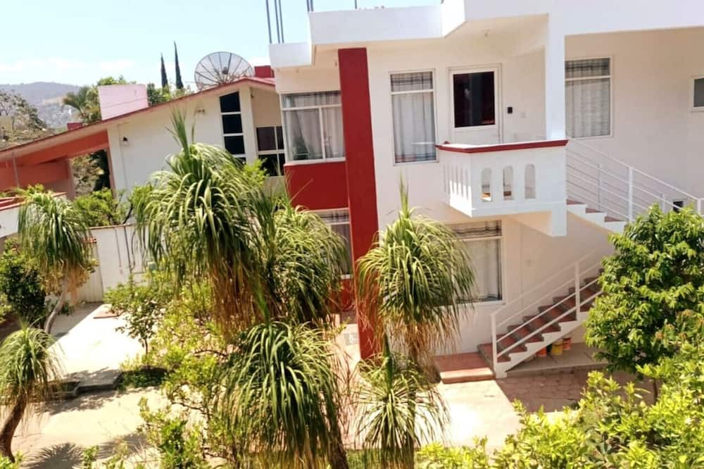 Oaxaca House | Peaceful and Connectivity, 2 BR, Garden, and BBQ.