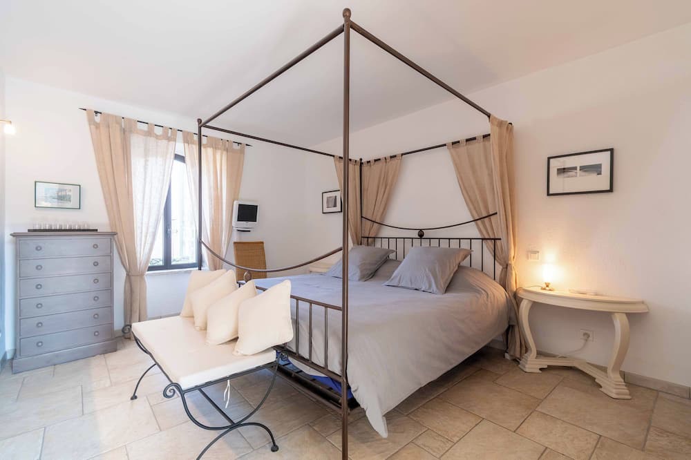 Berrias-et-Casteljau Bed & Breakfast | Chambre D'hôtes La Terrasse - L'antre de Pierres - Ardèche Méridionale
