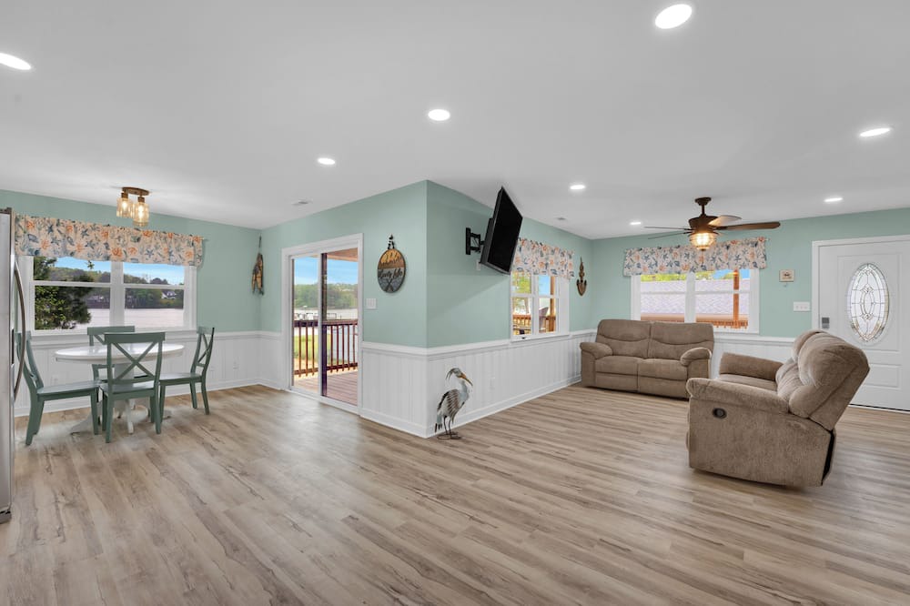 Dutton House | River Views