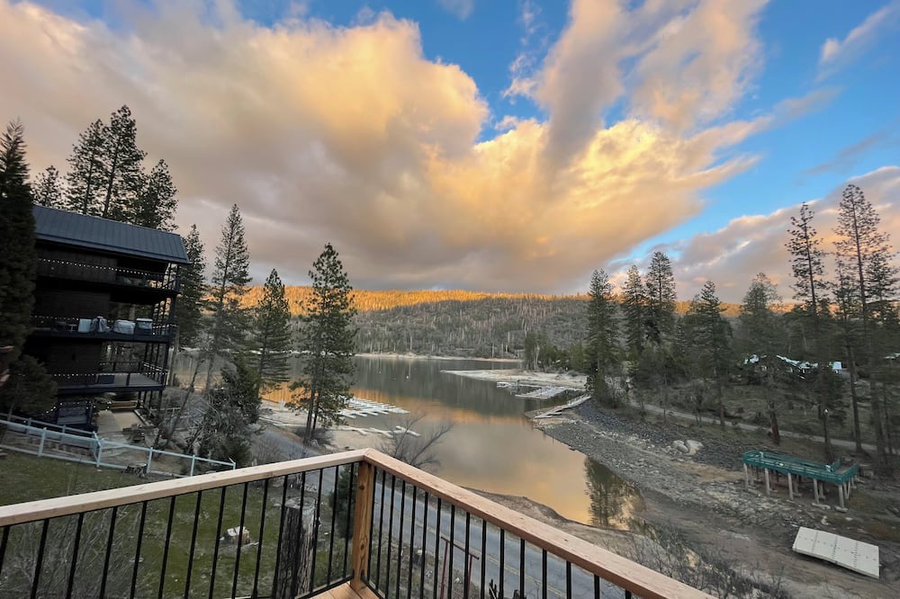 Wishon Cabin | Lake and dock access cabin… 3 bed/2 bath with bonus room…sleeps 12