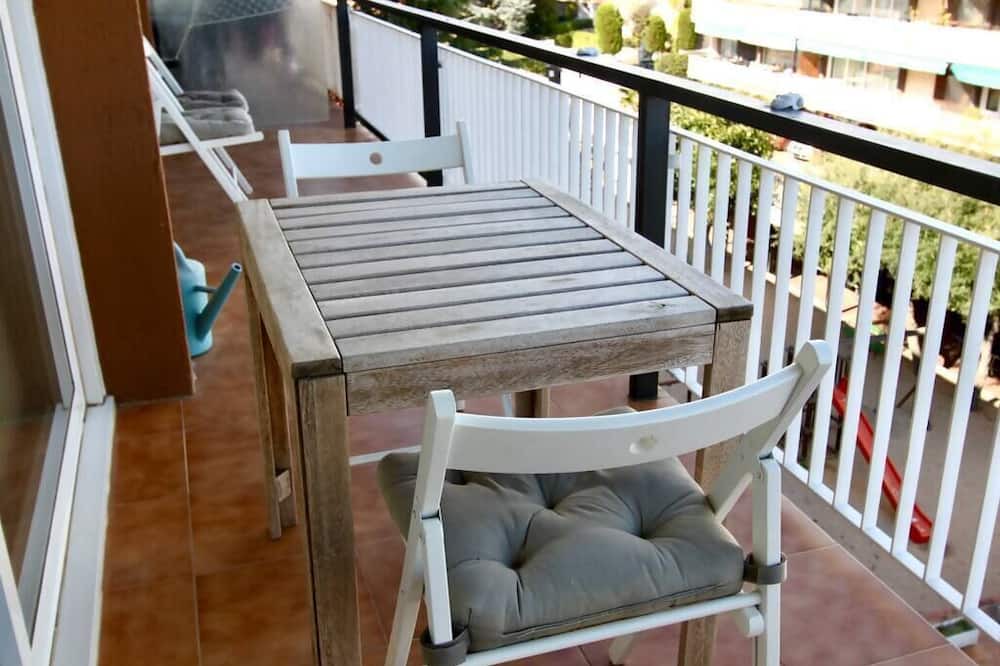 Sant Andreu de Llavaneres Apartment | Sea and pool apt. | 2' walking to train station