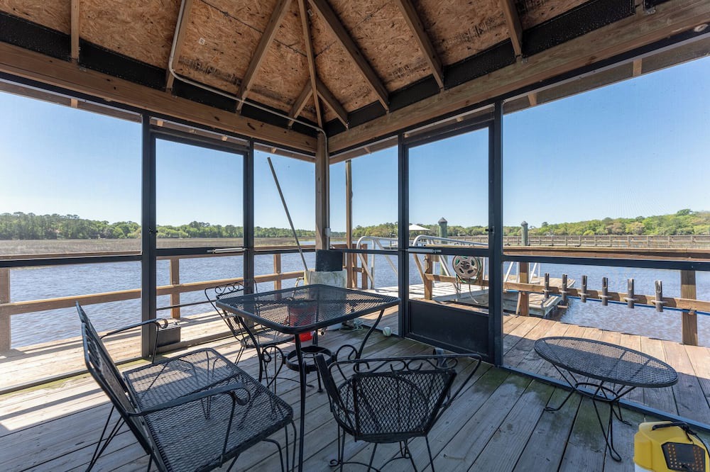 Meridian House | Deepwater Dock, Kayaks, Marsh Views, Sleeps 10!