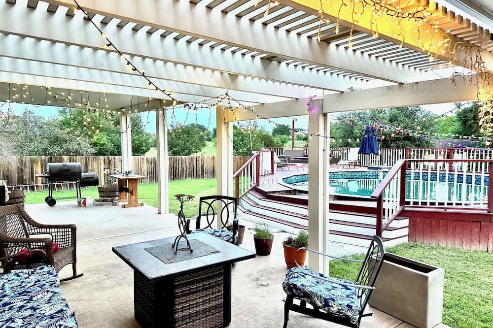 Manor House | Beautiful spacious house with pool and large backyard, North Austin