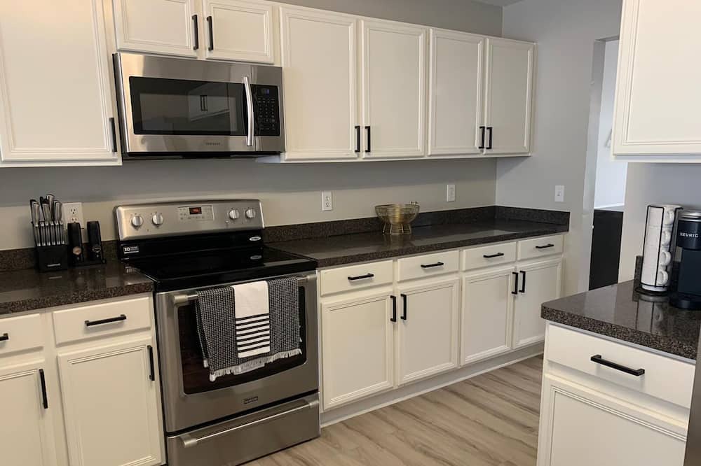 Southwestern House | Inviting home in Atlanta, GA where we guarantee you will have a Stellar Stay!