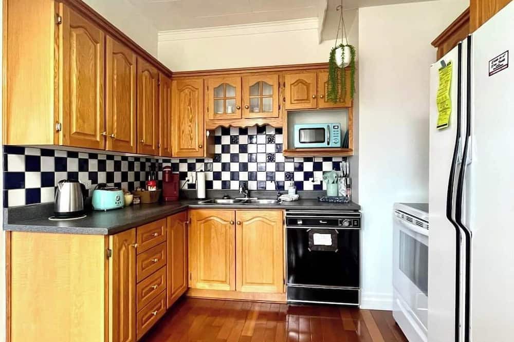 Grand Bank House | Cozy historical home in Beautiful Grand Bank! The Tiny Table Inn (1Bedroom)