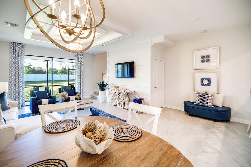 Gateway House | Fort Myers Retreat: Screened Porch & Resort Perks!