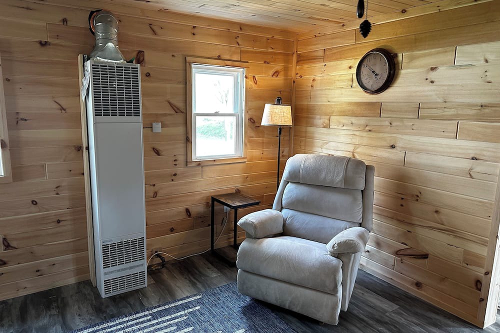 Lake Cabin | Bear Lake Retreat a cozy cabin situated walking distance to Private Bear Lake.