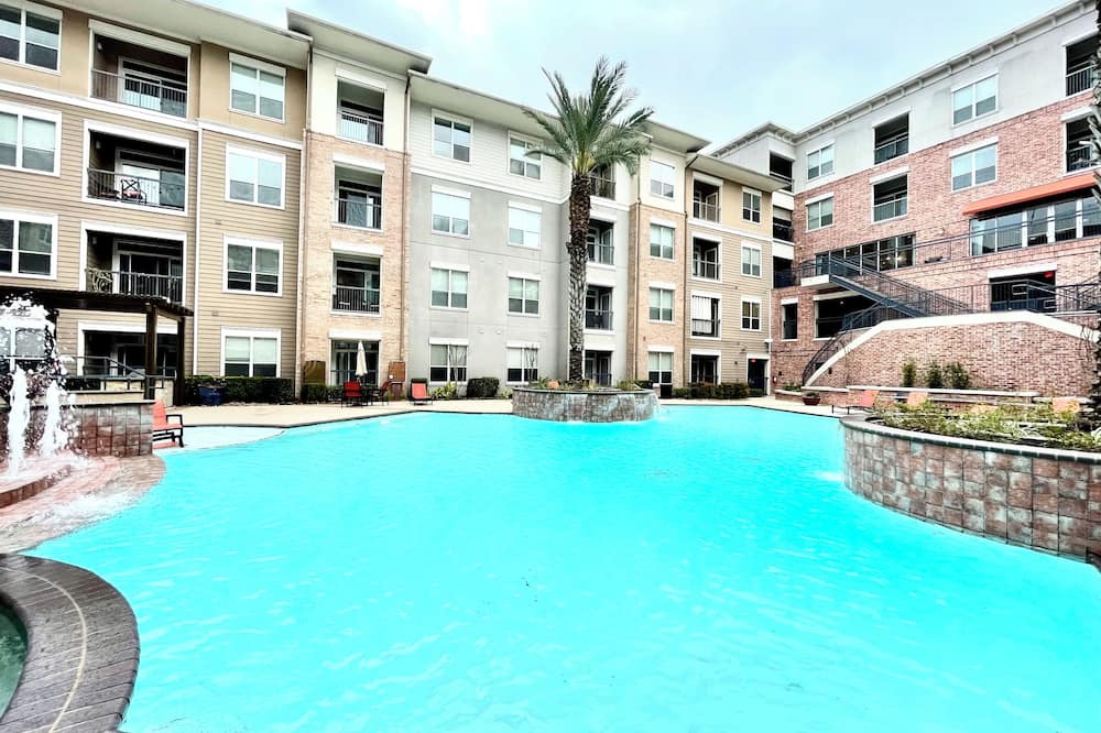 Texas Medical Center Apartment | TX Med Center Stylish Cozy /pool/Gym/assigned parking/self check-in
