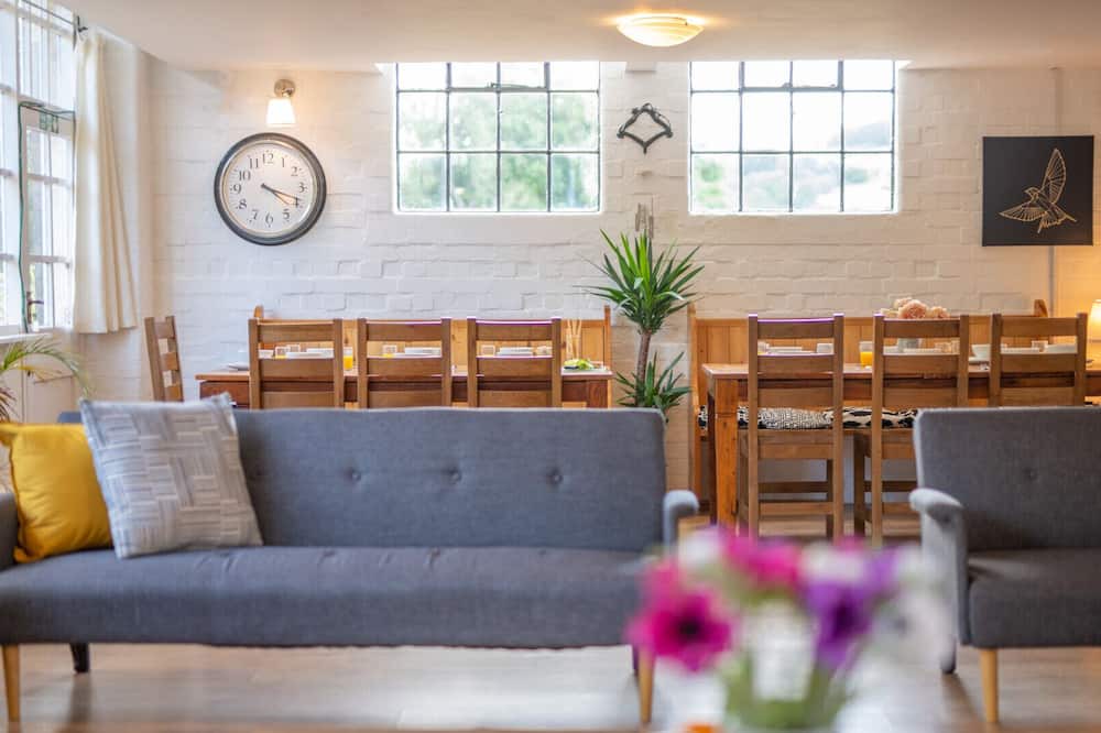 Lea House | The Coach House - Lea
