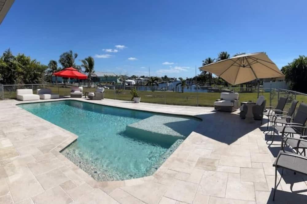 Edgewater House | Edgewater Getaway