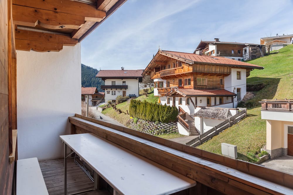 Oberau Apartment | Apartment 'Landhaus Sonnenzauber Sonnenzauber1' with Mountain View, Terrace and Wi-Fi