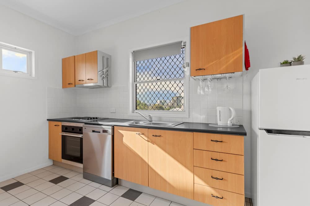 West End Apartment | Cosy West End 1-Bed with Parking