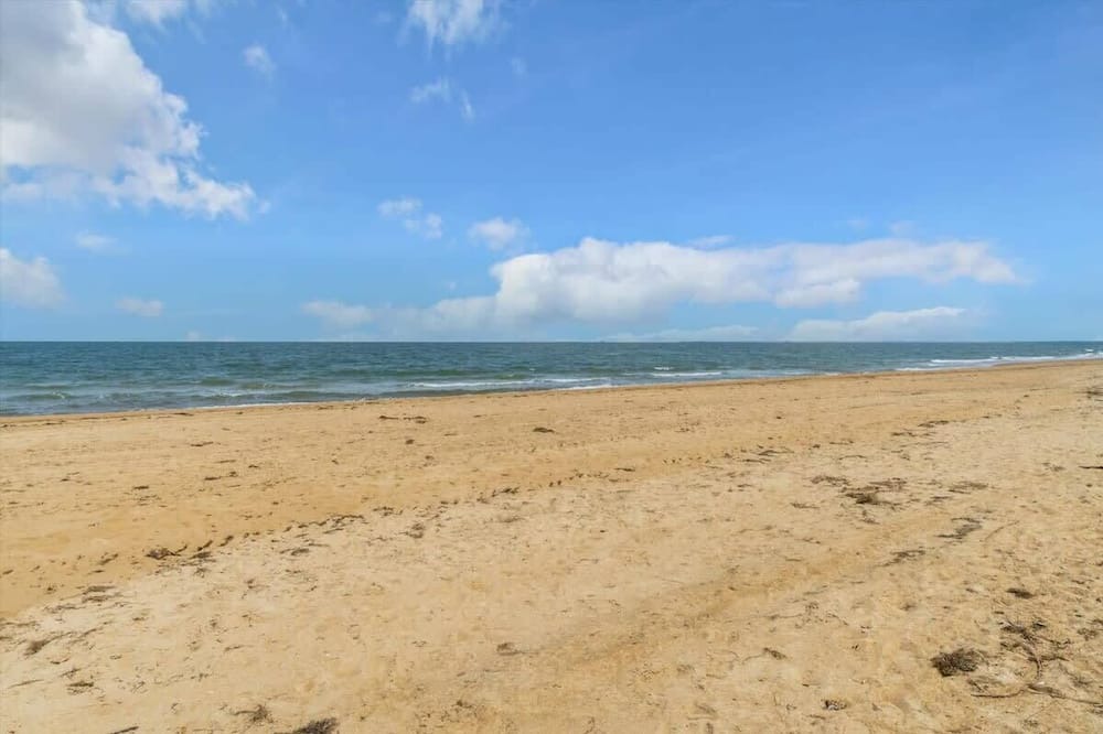 Cottage Line Apartment | 2BR Sea Breeze Suite | Beach | Pool | Balcony