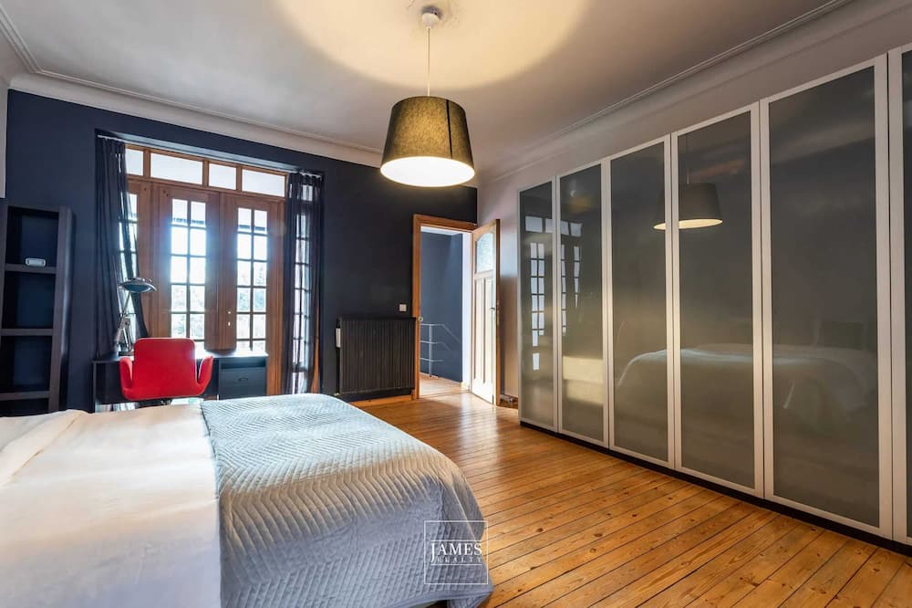 Vorst Apartment | Homerez - Spacious apartement for 6 ppl. with garden and terrace at Bruxelles