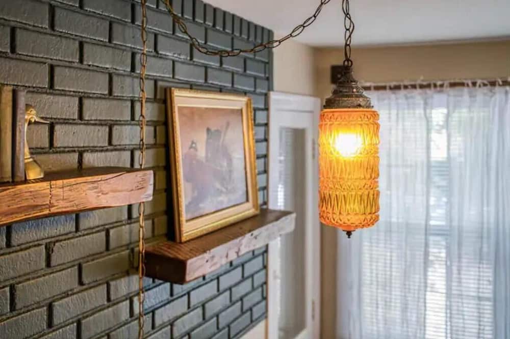 Rolla Cottage | Cozy two bed cottage near park, S&T & Fort Wood
