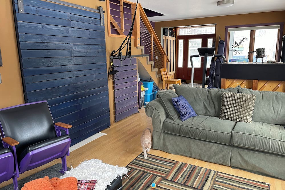 Hillside East House | Anchorage Hillside 3BR home with mountain views, trail access, large yard!