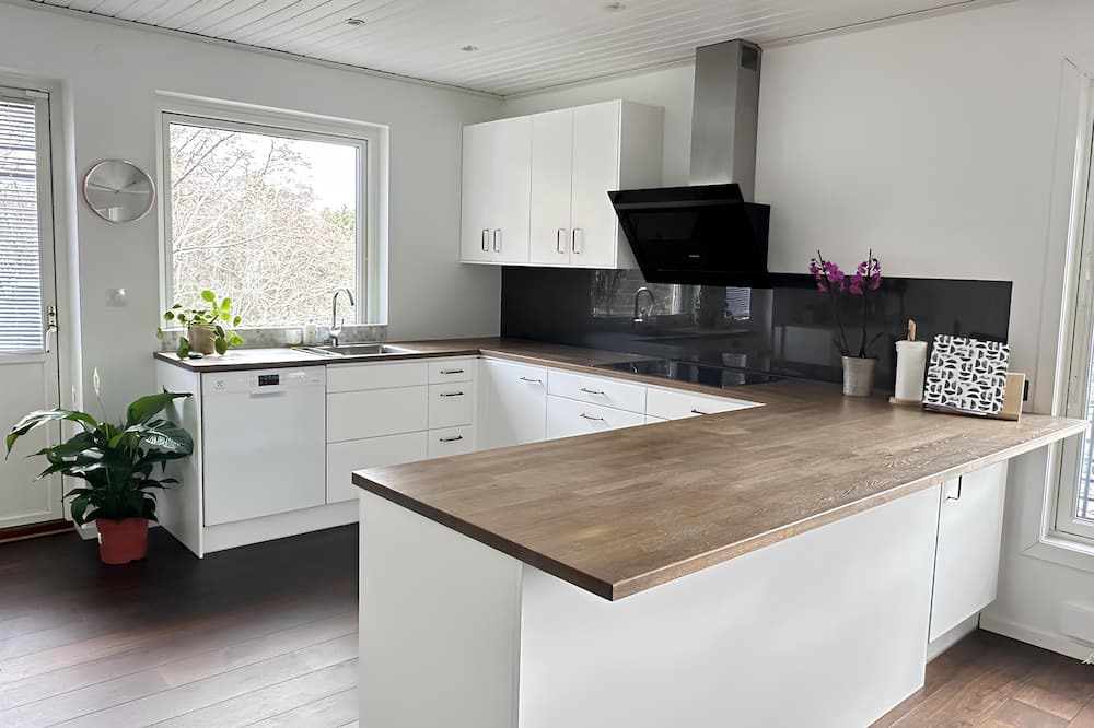 Danderyd House | Lyxig Villa med Fantastisk Sjöutsikt - 15 Minuter Från Centrum