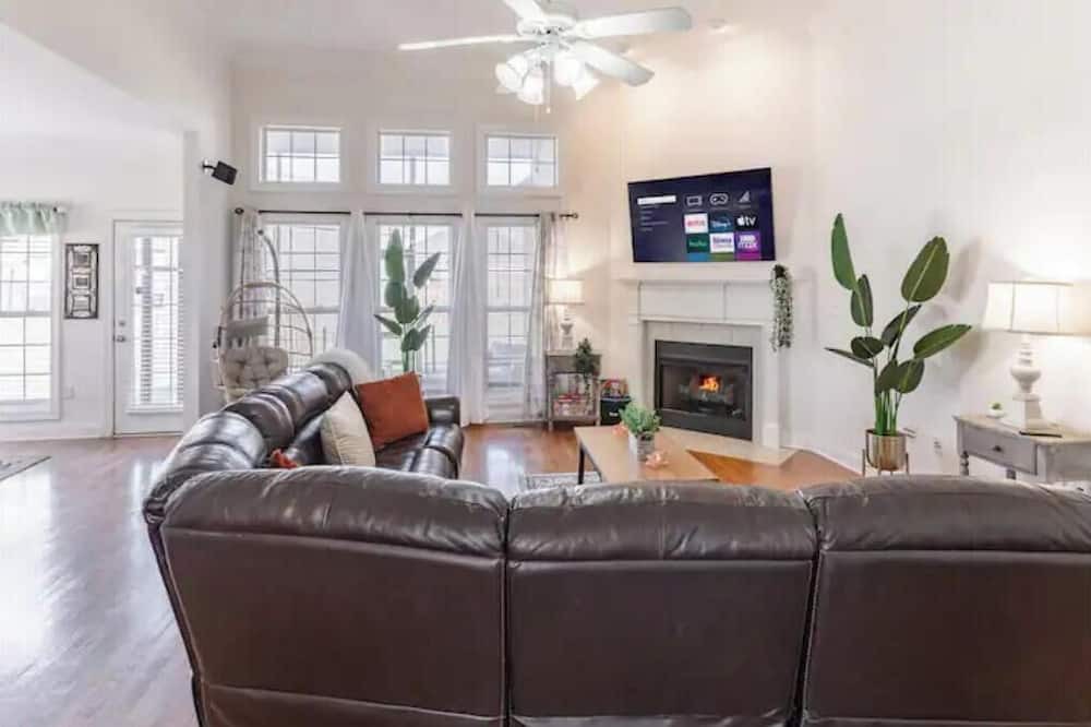 Madison House | Elegant Escape Pet friendly