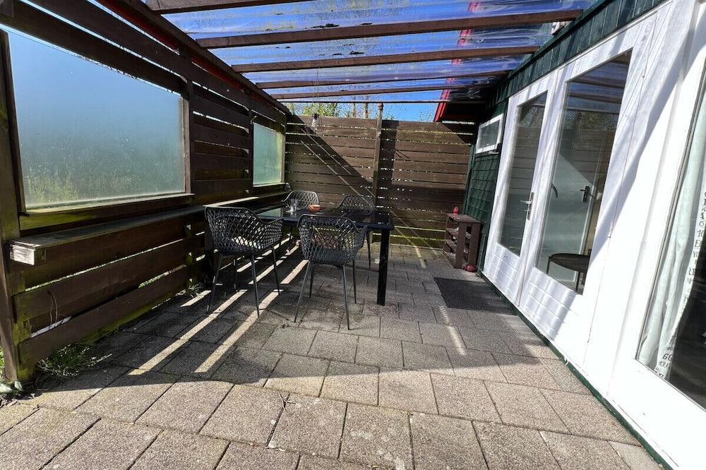 Tzummarum Cabin | Charming Holiday Home Maridu Wadden Cabin in the Heart of Friesland