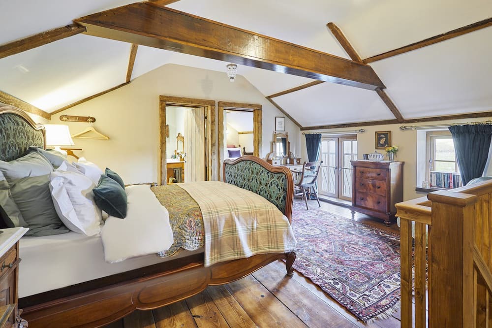 Llangadog House | Host & Stay | Gablebach
