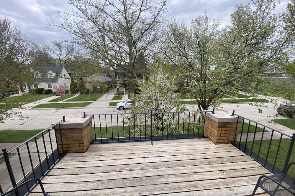 Dearborn House | Private entry lovely upper flat, 2 bed1 bath, 2 balconies Clean and spacious.