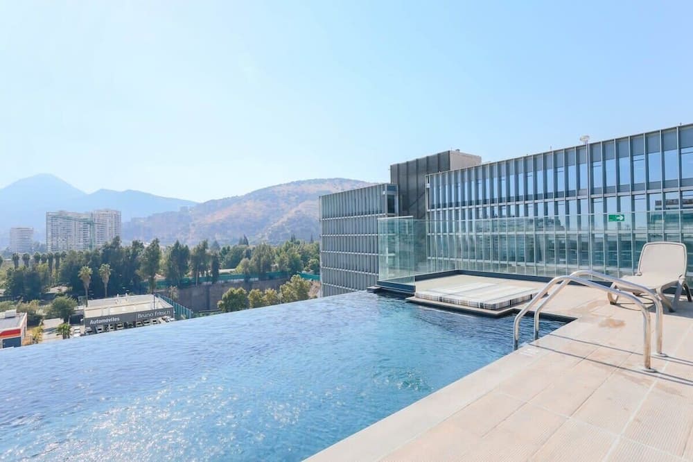 Las Condes Apartment | High Studio, Gym and Parking