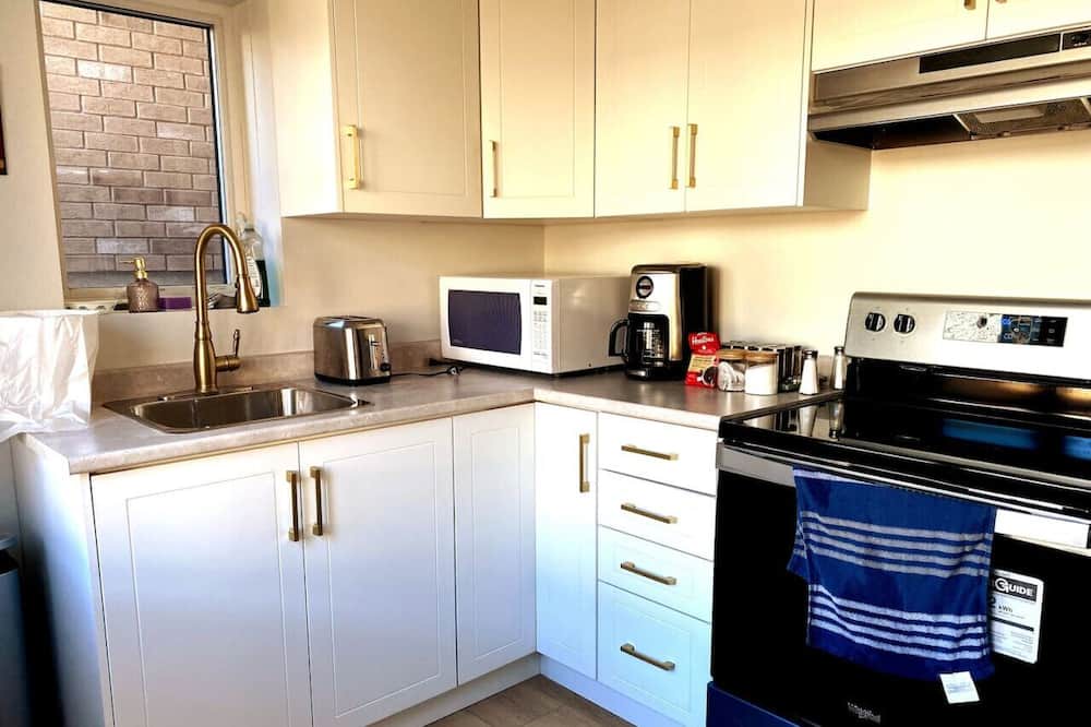 Winona House | Stylish Deluxe 2BR Guest Suite