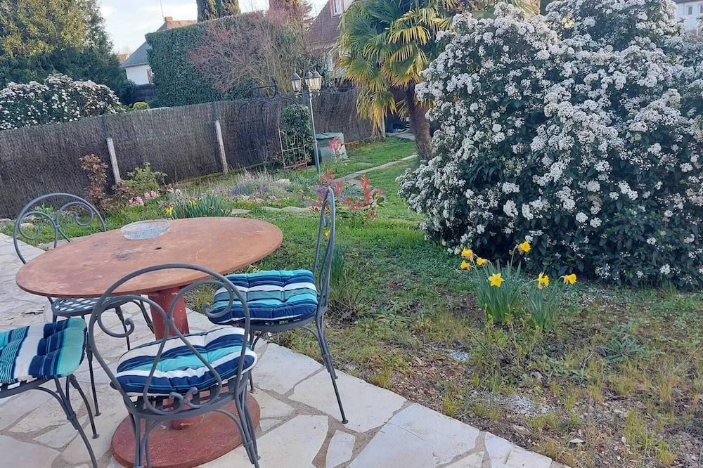 Saint-Gervais-la-Foret House | Homerez - House for 4 ppl. with garden and terrace at Saint-Gervais-la-Forêt