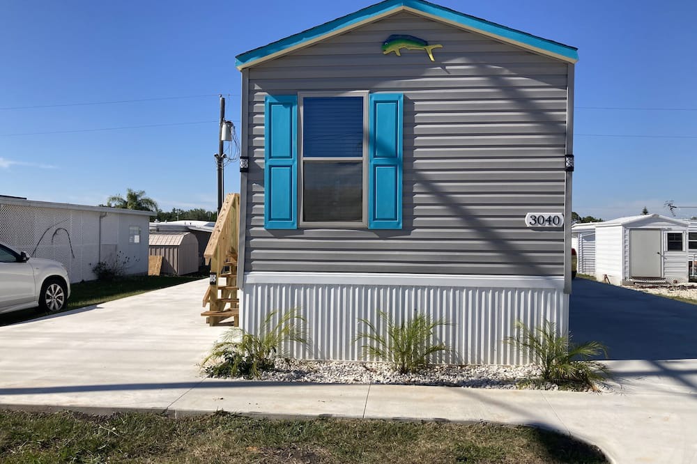 Sebring Cottage | Cozy Cottage Brand New Sebring 2 Bed/1 Bath Special -1195 Monthly